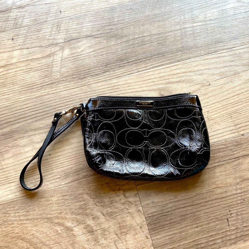 🌈 Coach Leather Wristlet - Black